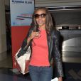 Michelle Williams, du groupe Destiny's Child, arrive a l'aeroport de Los Angeles, pour prendre un avion.