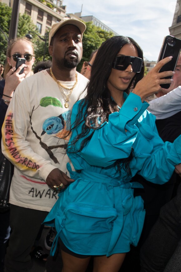 Kim Kardashian et Kanye West quittent le restaurant l'Avenue à Paris, pour se rendre à la boutique Dior. Le 21 juin 2018