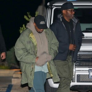 Kanye West est allé diner avec son père Ray West au restaurant Nobu à Malibu, le 15 février 2018