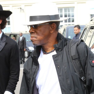 Ray West (père de Kanye West) - Les invités du mariage de Kim Kardashian et de Kanye West arrivent à l'aéroport du Bourget en provenance de Florence en Italie le 25 mai 2014.