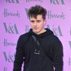 Brooklyn Beckham au photocall de la soirée "V&A Summer Party 2018" au "Victoria and Albert Museum" à Londres, le 20 juin 2018.