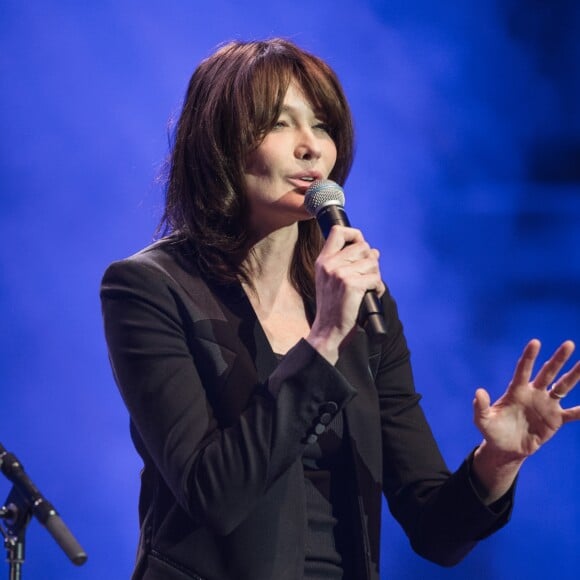 Carla Bruni-Sarkozy en concert à Hambourg, Allemagne, le 18 mars 2018.