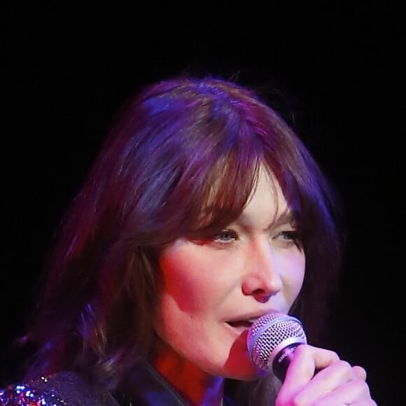 Semi-Exclusif - Carla Bruni-Sarkozy fait la promotion de son nouvel album "French Touch" lors d'un concert au Town Hall à New York, le 16 février 2018. © Charles Guerin/Bestimage