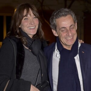 Carla Bruni quitte la salle de concert ou elle se produisait et rentre à son hôtel avec son mari Nicolas Sarkozy à Madrid le 10 janvier 2018.