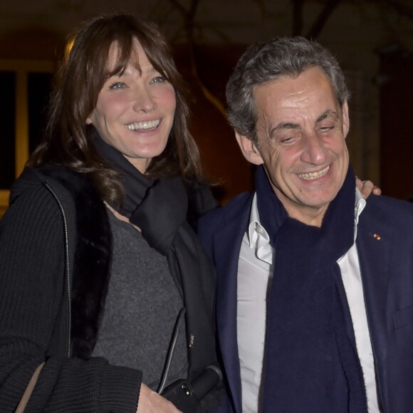 Carla Bruni quitte la salle de concert ou elle se produisait et rentre à son hôtel avec son mari Nicolas Sarkozy à Madrid le 10 janvier 2018.