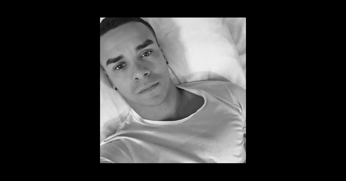 Laurent Mariés Au Premier Regard Instagram Laurent de Mariés au premier regard, un selfie en noir et blanc