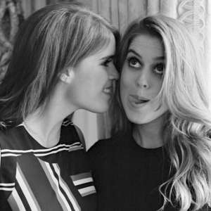 Les princesses Eugenie et Beatrice d'York, photo publiée sur le compte Instagram d'Eugenie en mars 2018.