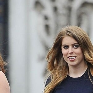 La princesse Eugenie et la princesse Beatrice d'York avec leur père le prince Andrew le 12 juin 2016 au "Patron's Lunch" à Londres, à l'occasion du 90e anniversaire de la reine.