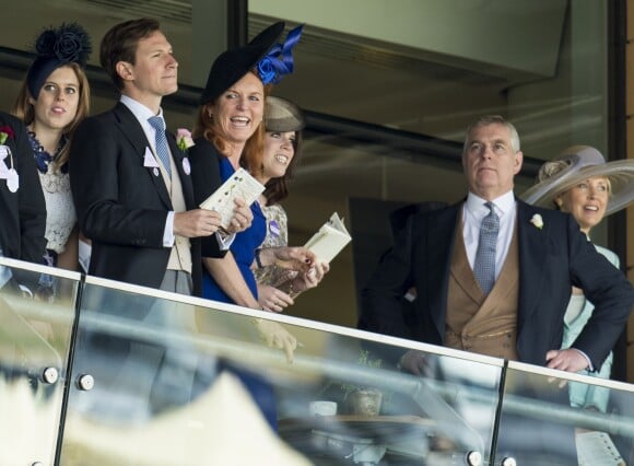 La princesse Beatrice d'York, Sarah Ferguson, la princesse Eugenie d'York et le prince Andrew lors du Royal Ascot 2015.