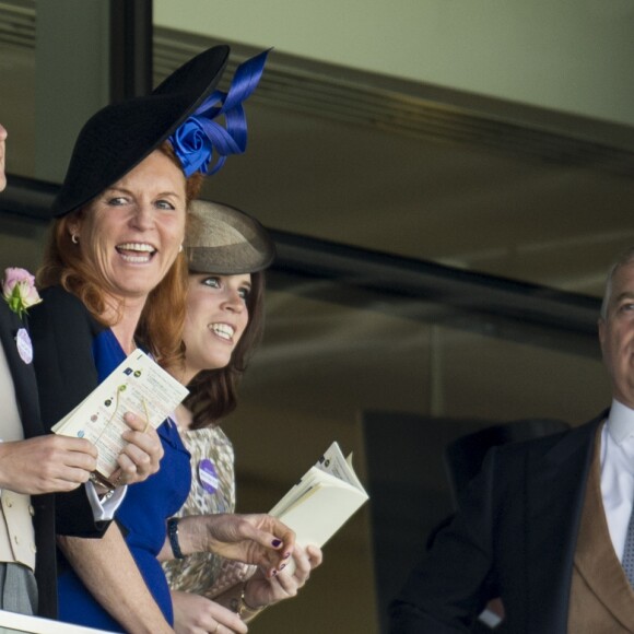 La princesse Beatrice d'York, Sarah Ferguson, la princesse Eugenie d'York et le prince Andrew lors du Royal Ascot 2015.