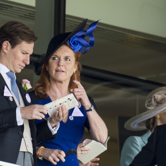 La princesse Beatrice d'York, Sarah Ferguson, la princesse Eugenie d'York et le prince Andrew lors du Royal Ascot 2015.