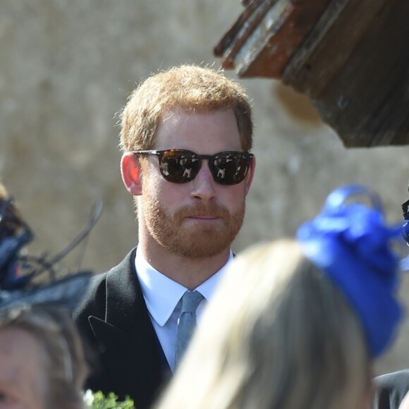 Le prince Harry, duc de Sussex, et Meghan Markle, duchesse de Sussex, au mariage de Charlie Van Straubanzee et Daisy Jenks en l'église Saint-Marie-La-Vierge à Frensham, le 4 août 2018.