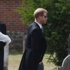 Le prince Harry, duc de Sussex, et Meghan Markle, duchesse de Sussex, au mariage de Charlie Van Straubanzee et Daisy Jenks en l'église Saint-Marie-La-Vierge à Frensham, le 4 août 2018.