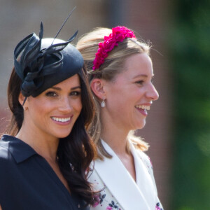 Le prince Harry, duc de Sussex, et Meghan Markle, duchesse de Sussex, au mariage de Charlie Van Straubanzee et Daisy Jenks en l'église Saint-Marie-La-Vierge à Frensham, le 4 août 2018.