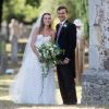 Charlie Van Straubanzee et sa femme Daisy Jenks lors de leur mariage à l'église Sainte-Marie-La-Vierge à Frensham, le 4 août 2018.