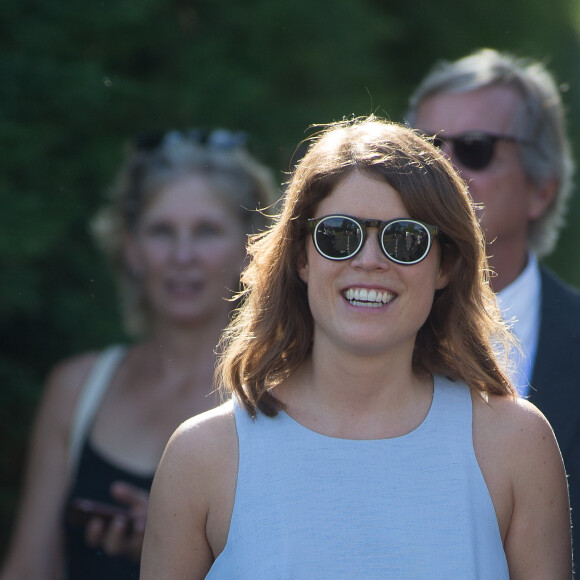 La princesse Eugenie d'York et son fiancé Jack Brooksbank au mariage de Charlie Van Straubanzee et Daisy Jenks à l'église de Sainte-Marie-la-Vierge à Frensham, le 4 août 2018.