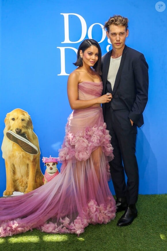 Vanessa Hudgens et son compagnon Austin Butler à la première de "Dog Days" au Atrium à Westfield Century City à Los Angeles, le 5 août 2018