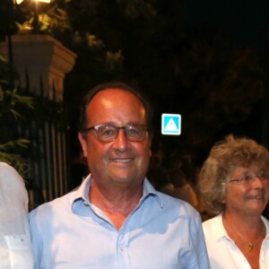 Exclusif - Roland Bruno (maire de Ramatuelle), François Hollande, Jacqueline Franjou, Julie Gayet et Michel Boujenah - Festival de Ramatuelle - Pièce ART de Y. Reza le 4 août 2018. © Luc Boutria / Nice Matin / Bestimage