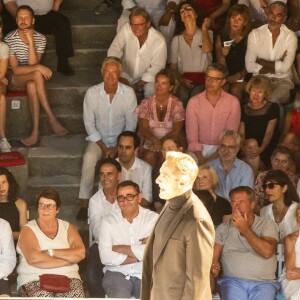 Exclusif - François Hollande et sa compagne Julie Gayet regardent la pièce ART - Festival de Ramatuelle - Pièce ART de Y. Reza le 4 août 2018. Un dîner était donné à l'issue de la représentation. © Cyril Bruneau / Festival de Ramatuelle / Bestimage