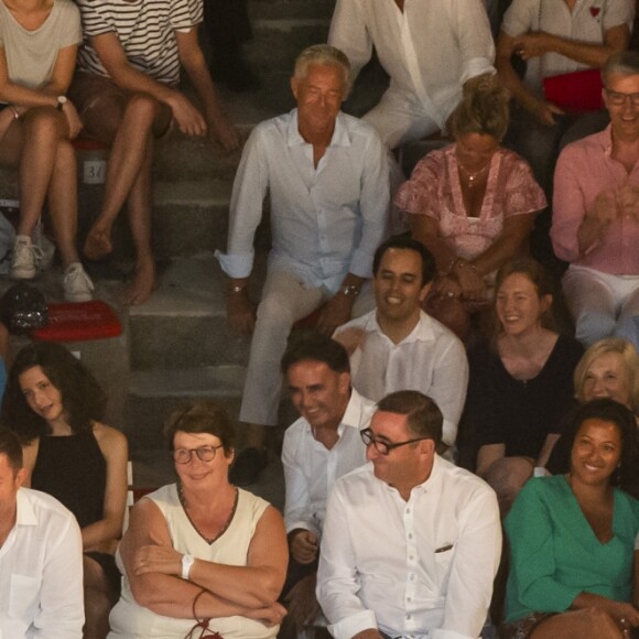 Exclusif - François Hollande et sa compagne Julie Gayet regardent la pièce ART - Festival de Ramatuelle - Pièce ART de Y. Reza le 4 août 2018. Un dîner était donné à l'issue de la représentation. © Cyril Bruneau / Festival de Ramatuelle / Bestimage