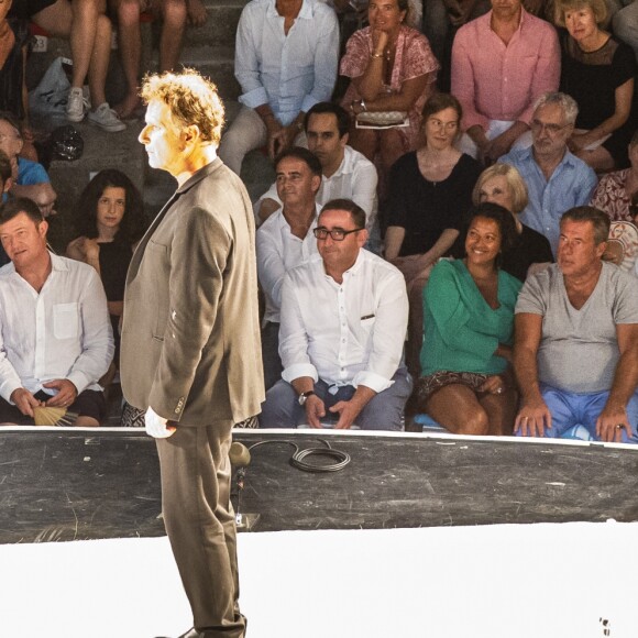 Exclusif - François Hollande et sa compagne Julie Gayet regardent la pièce ART - Festival de Ramatuelle - Pièce ART de Y. Reza le 4 août 2018. Un dîner était donné à l'issue de la représentation. © Cyril Bruneau / Festival de Ramatuelle / Bestimage