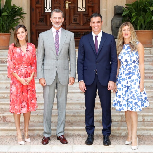La reine Letizia et le roi Felipe VI d'Espagne avec le Premier ministre espagnol Pedro Sánchez et sa femme Begoña Gomez au Palais de Marivent à Palma de Majorque le 6 août 2018.