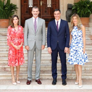 La reine Letizia et le roi Felipe VI d'Espagne avec le Premier ministre espagnol Pedro Sánchez et son épouse Begoña Gomez au Palais de Marivent à Palma de Majorque le 6 août 2018.