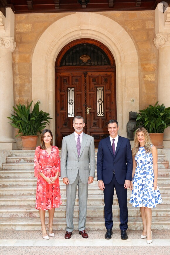 La reine Letizia et le roi Felipe VI d'Espagne avec le Premier ministre espagnol Pedro Sánchez et son épouse Begoña Gomez au Palais de Marivent à Palma de Majorque le 6 août 2018.