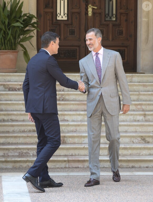 Le roi Felipe VI d'Espagne a accueilli le Premier ministre espagnol Pedro Sánchez au Palais de Marivent à Palma de Majorque pour une audience le 6 août 2018.