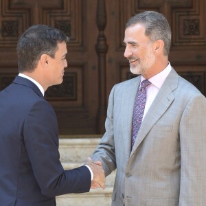 Le roi Felipe VI d'Espagne a accueilli le Premier ministre espagnol Pedro Sánchez au Palais de Marivent à Palma de Majorque pour une audience le 6 août 2018.