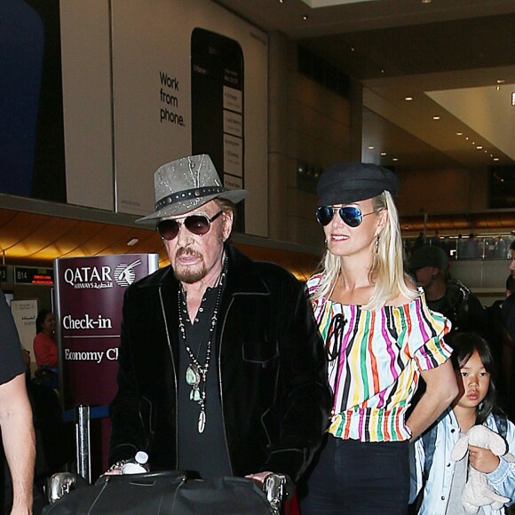 Semi-exclusif - Johnny Hallyday a quitté Los Angeles pour Paris avec sa femme Laeticia, ses filles Jade et Joy, son manager Sébastien Farran, Elyette la grand-mère de sa femme et sa chienne Cheyenne le 29 mai 2017.