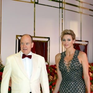 Le prince Albert II de Monaco et la princesse Charlene de Monaco arrivent à la 70e édition du gala de la Croix Rouge monégasque à Monaco le 27 juillet 2018. © Dominique Jacovides/Bestimage