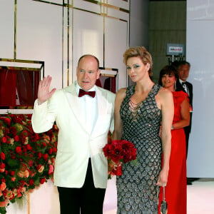 Le prince Albert II de Monaco et la princesse Charlene de Monaco arrivent à la 70e édition du gala de la Croix Rouge monégasque à Monaco le 27 juillet 2018. © Dominique Jacovides/Bestimage