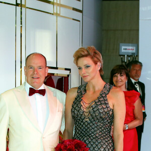 Le prince Albert II de Monaco et la princesse Charlene de Monaco arrivent à la 70e édition du gala de la Croix Rouge monégasque à Monaco le 27 juillet 2018. © Dominique Jacovides/Bestimage