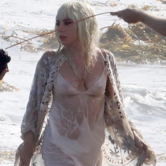 Lady Gaga lors d'une séance photo sur la plage de Malibu, le 25 juillet 2018.