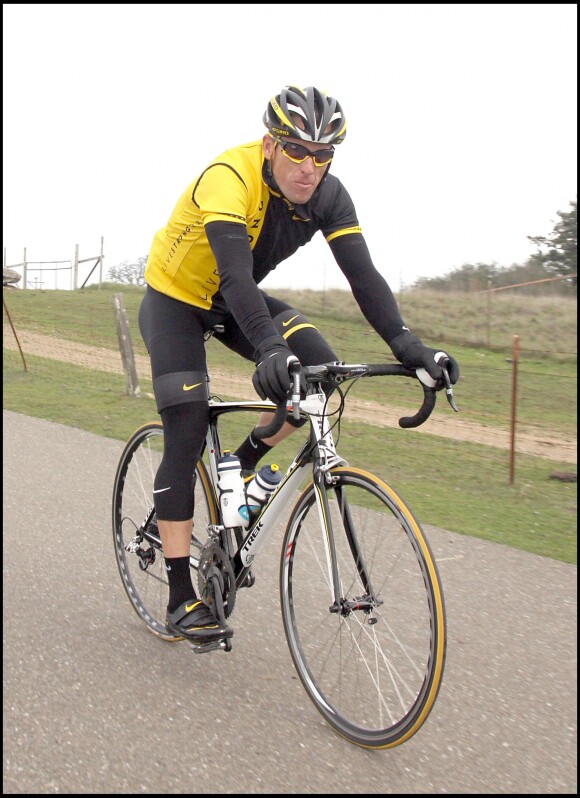 Lance Armstrong à vélo à Santa Rosa, en Californie. Février 2009.