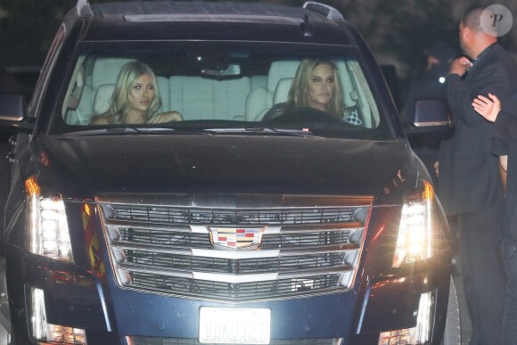 Caitlyn Jenner et sa compagne Sophia Hutchins - Arrivées et sorties des célébrités venues au restaurant "Craig's" puis au club "Delilah" pour célébrer les 21 ans de Kylie Jenner à Los Angeles, le 9 août 2018.