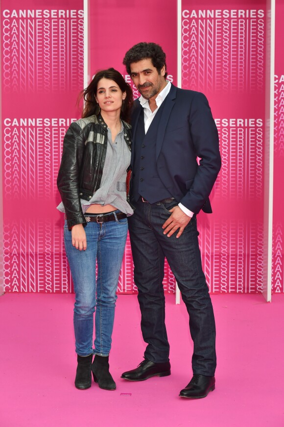 Aurore Erguy et Abdelhafid Metalsi durant le "Pink Carpet" des séries "Killing Eve" et "When Heroes Fly" lors du festival "Canneseries" à Cannes, le 8 avril 2018.© Bruno Bebert/Bestimage