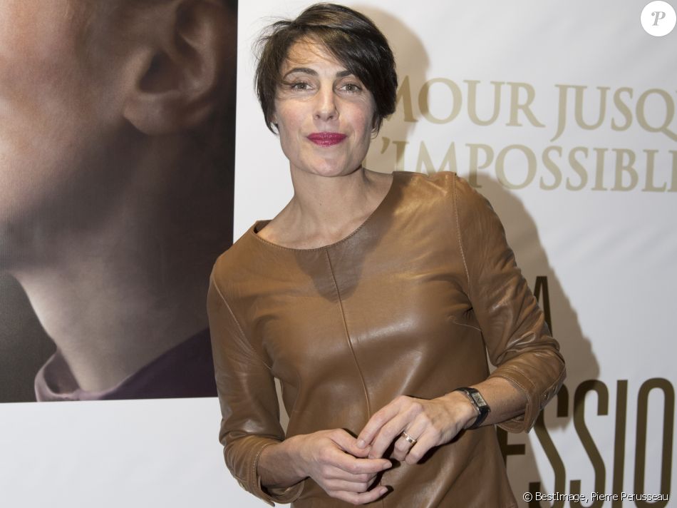 Alessandra Sublet à la première de La Confession au cinéma ...