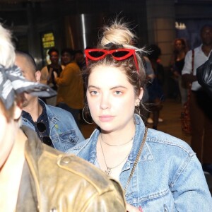 Exclusif - Cara Delevingne et Ashley Benson sont allées voir Lauryn Hill chanter au théâtre Apollo à New York, le 1er mai 2018