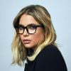 Ashley Benson pose pour la nouvelle collection de lunettes Privé Revaux à Miami le 12 octobre 2017