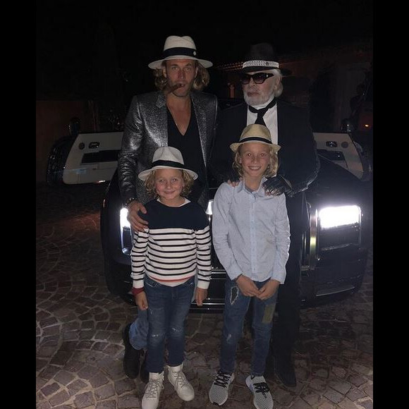 Brad Kroenig, Karl Lagerfeld et ses deux fils Jameson et Hudson à Saint-Tropez. Août 2018.