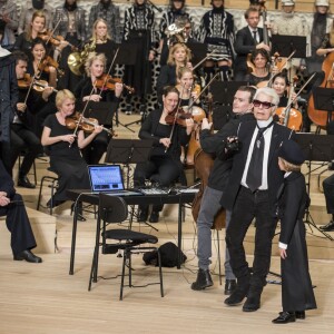 Karl Lagerfeld et son filleul Hudson Kroenig - Défilé Collection Métiers d'Art Chanel à la Philharmonie de l'Elbe à Hambourg, Allemagne, le 6 décembre 2017. © Olivier Borde/Bestimage