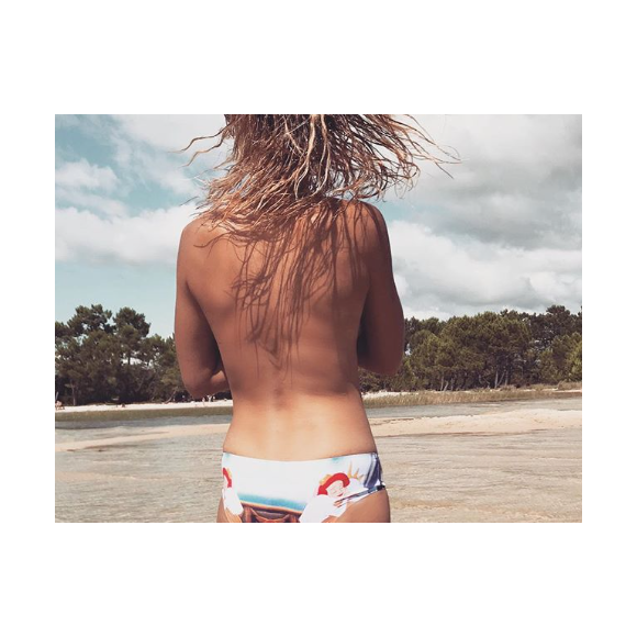 Elodie Gossuin topless avec son bas de bikini "La Petite sirène", août 2018.