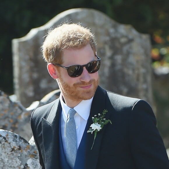 Le prince Harry, duc de Sussex, et Meghan Markle, duchesse de Sussex, au mariage de Charlie Van Straubanzee et Daisy Jenks à Frensham, le 4 août 2018.
