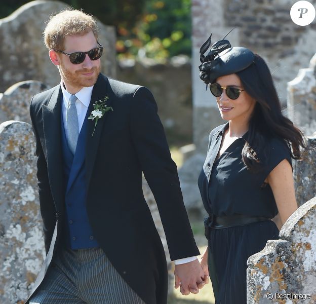 Le prince Harry, duc de Sussex, et Meghan Markle, duchesse de Sussex, au mariage de Charlie Van Straubanzee et Daisy Jenks à Frensham, le 4 août 2018.