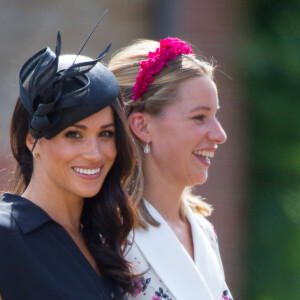 Meghan Markle, duchesse de Sussex, au mariage de Charlie Van Straubanzee et Daisy Jenks à Frensham, le 4 août 2018.