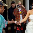 Kylie Jenner et son compagnon Travis Scott se tiennent la main alors qu'ils quittent l'Hôtel Mercer à New York. Les amoureux échangent un baiser avant de passer la journée séparément, le 21 aout 2018.