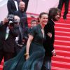 Carole Bouquet et son fils Dimitri Rassam - Montée des marches du film "Foxcatcher" lors du 67 ème Festival du film de Cannes le 19 mai 2014.