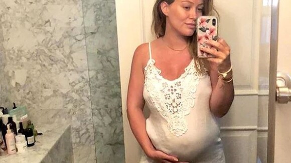 Hilary Duff enceinte : Craquante photo de son baby bump
